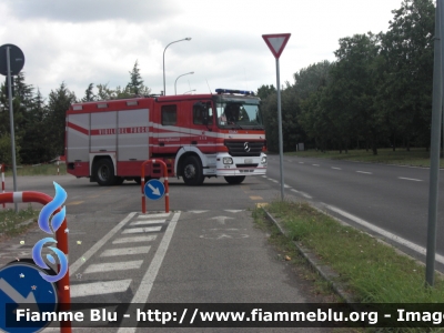 Mercedes-Benz Actros 1841 II serie
Vigili del Fuoco
Comando Provinciale di Ravenna
AutoPompaSerbatoio allestimento Bai
in uscita dal comando per un intervento
Parole chiave: Mercedes-Benz Actros_1841_IIserie