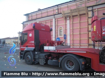 Iveco Stralis AT440S40 I serie
Vigili del Fuoco
Comando Provinciale di Milano
Colonna Mobile Regione Lombardia
VF 22916
Fotografato nelle zone della Bassa Modenese colpite dal sisma del 20/29 Maggio 2012
Parole chiave: Iveco Stralis_AT440S40_Iserie VF22916 De-Angelis