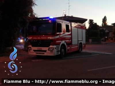 Mercedes-Benz Actros 1841 II serie
Vigili del Fuoco
Comando Provinciale di Modena
Distaccamento Permanente di Carpi (MO)
AutoPompaSerbatoio allestimento Bai
Ricondizionato Fortini
VF 23345

Incendio abitazione a Carpi (08/07/2020)
Parole chiave: Mercedes-Benz Actros_1841_IIserie VF23345