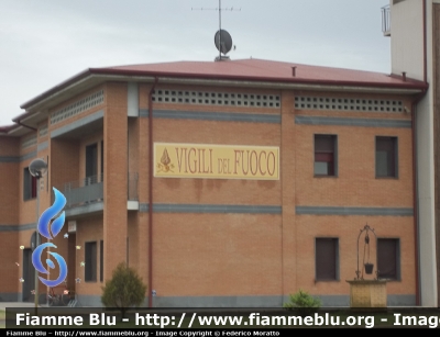 Distaccamento Permanente di San Felice sul Panaro (MO)
Vigili del Fuoco
Particolare della scritta Vigili del Fuoco laterale
Parole chiave: Distaccamento_Permanente_San_Felice