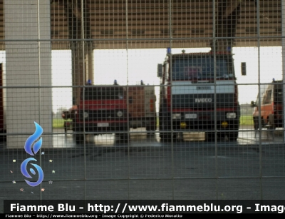 Distaccamento Permanente di San Felice sul Panaro (MO)
Vigili del Fuoco
Autorimesse
Nella foto si vede una botte Iveco 190-26, un fuoristrada Land Rover Defender, un polisoccorso e un'ambulanza del 118, di stazionamento presso la caserma
Parole chiave: Distaccamento_Permanente_San_Felice