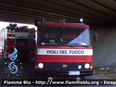 Iveco OM 79-13
Vigili del Fuoco
Comando Provinciale di Pisa
Distaccamento Volontario di San Miniato Basso
AutoPompaSerbatoio allestimento Baribbi
VF 12823
Parole chiave: Iveco OM 79-13 VF12823