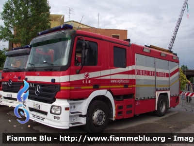 Mercedes-Benz Actros 1841 II serie
Vigili del Fuoco
Comando Provinciale di Firenze
Distaccamento di Firenze Ovest
AutoPompaSerbatoio allestimento Bai
VF 23338
Parole chiave: Mercedes-Benz Actros_1841_IIserie VF23338 Pompieropoli_Firenze_2012