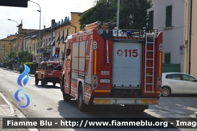 Iveco Stralis AF190S40 I serie
Vigili del Fuoco
Comando Provinciale di Siena
Distaccamento Permanente di Poggibonsi
AutoPompaSerbatoio allestimento Iveco-Magirus
VF 23687

Emergenza Maltempo Limite Sull'Arno (FI)
Parole chiave: Iveco_Stralis_AF190S40_I_serie_VDF_provinciale_Siena_VF_23687_Emergenza_Maltempo_Limite