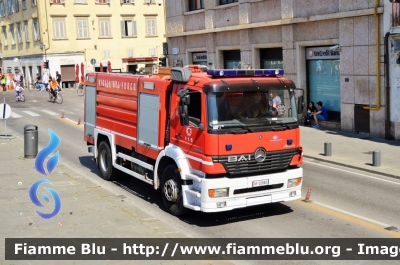 Mercedes-Benz Atego 1828 I serie
Vigili del Fuoco
Comando Provinciale di Pisa
AutoBottePompa allestimento Bai
VF 22985
Parole chiave: Mercedes_Benz Atego_1828_Iserie Vigili_del_Fuoco Comando_Provinciale_Pisa VF22985