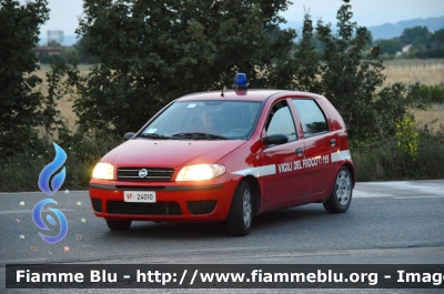 Fiat Punto III serie
Vigili del Fuoco
Comando Provinciale di Firenze
VF 24010
Parole chiave: Fiat_Punto_III_serie_Vigili_del_Fuoco_Vf_24010