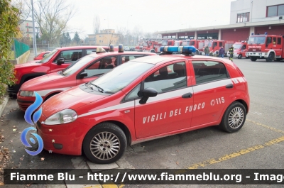 Fiat Grande Punto
Vigili del Fuoco
Comando Provinciale di Bologna
VF 25007
Parole chiave: Fiat Grande_Punto Vigili_del_Fuoco Comando_Provinciale_Bologna VF_25007