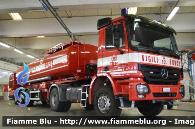 Mercedes-Benz Actros 2044 4x4 II serie
Vigili del Fuoco
Comando Provinciale di Brescia
VF 23215

Esposto al REAS 2013
Parole chiave: Mercedes-Benz Actros_2044_4x4_IIserie VF23215 VFR2957 Reas_2013