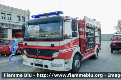 Mercedes-Benz Atego 1223 II serie
Vigili del Fuoco
Comando Provinciale di Perugia
Polisoccorso-Carro crolli USAR
VF 24216
Parole chiave: Mercedes_Benz Atego_1223_IIserie VF24216