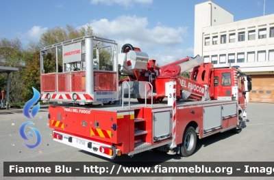 Iveco EuroCargo 110E22 III serie
Vigili del Fuoco
Comando Provinciale di Perugia
Piattaforma aerea ribassata
da 30 metri di sviluppo massimo
Allestimento Multitel-Pagliero
VF 27549

Parole chiave: Iveco EuroCargo_110E22_IIIserie VF27549