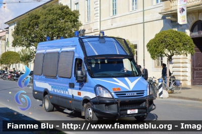 Iveco Daily IV serie
Polizia di Stato
Reparto Mobile
POLIZIA H0909
Parole chiave: Iveco Daily_IVserie POLIZIAH0909 Carnevale_Viareggio_2013