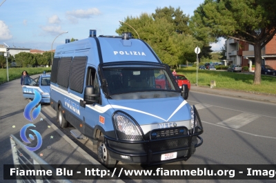 Iveco Daily V serie
Polizia di Stato
Reparto Mobile
POLIZIA H8467

Parole chiave: Iveco Daily_Vserie Polizia_di_stato POLIZIA_H8467