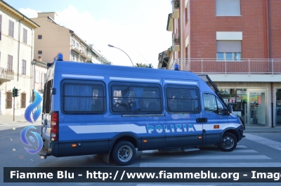 Iveco Daily IV serie
Polizia di Stato
Reparto Mobile
POLIZIA H0909
Parole chiave: Iveco Daily_IVserie POLIZIAH0909 Carnevale_Viareggio_2013