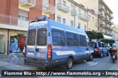 Iveco Daily IV serie
Polizia di Stato
Reparto Mobile
POLIZIA H0909
Parole chiave: Iveco Daily_IVserie POLIZIAH0909 Carnevale_Viareggio_2013