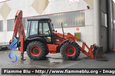 JCB 4CX
Vigili del Fuoco
Comando Provinciale di Brescia
VF 21661
Parole chiave: JCB_4CX_Vigili_del_Fuoco_Brescia_VF_21661_REAS_2013