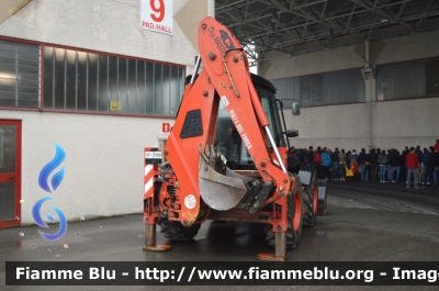 JCB 4CX
Vigili del Fuoco
Comando Provinciale di Brescia
VF 21661
Parole chiave: JCB_4CX_Vigili_del_Fuoco_Brescia_VF_21661_REAS_2013