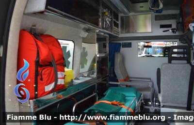 Renault Trafic II serie
Misericordia San Vincenzo (LI)
Allestita Mariani Fratelli
Particolare Vano Sanitario
Parole chiave: Renault Trafic_IIserie Ambulanza