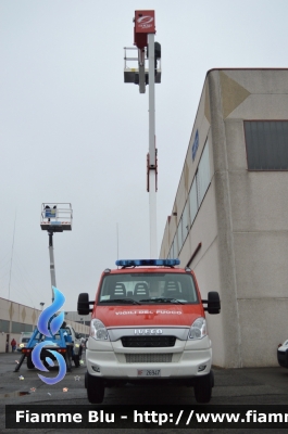 Iveco Daily 70C17 V serie
Vigili del Fuoco
Comando Provinciale di Ferrara
Distaccamento Volontario di Bondeno
Piattaforma aerea da 24 m allestimento Iveco-Magirus - Socage
VF 26947

Esposto al REAS 2013
Parole chiave: Iveco_Daily_70C17_V_serie_Vigili_del_Fuoco_Ferrara_Distaccamento_Bondeno_VF_26947_REAS_2013