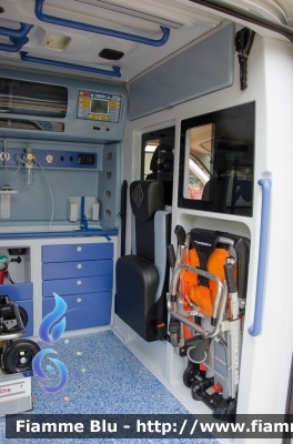 Fiat Ducato X290
Società di Mutuo Soccorso Croce Azzurra Pontassieve (FI)
Allestita Mariani Fratelli
Particolare Vano Sanitario
Parole chiave: Fiat Ducato_X290 Società_Mutuo_Soccorso_Croce_Azzurra_Pontassieve