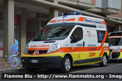 Renault Trafic II serie
Misericordia San Vincenzo (LI)
Allestita Mariani Fratelli
Particolare Vano Sanitario
Parole chiave: Renault Trafic_IIserie Ambulanza