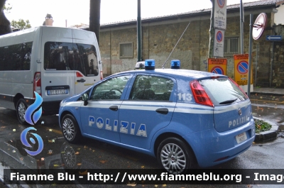 Fiat Grande Punto
Polizia di Stato
POLIZIA H6597

In servizio ai Mondiali di Ciclismo 2013
Parole chiave: Fiat_Grande_Punto_Polizia_di_Stato_POLIZIA_H6597_Mondiali_Ciclismo_Firenze_2013