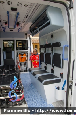 Fiat Ducato X290
Società di Mutuo Soccorso Croce Azzurra Pontassieve (FI)
Allestita Mariani Fratelli
Particolare Vano Sanitario
Parole chiave: Fiat Ducato_X290 Società_Mutuo_Soccorso_Croce_Azzurra_Pontassieve