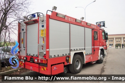 Mercedes-Benz Actros 1832 II serie
Vigili del Fuoco
Comando Provinciale di Bologna
AutoPompaSerbatoio bimodale (strada-rotaia)
Allestimento Bai
VF 24124
Parole chiave: Mercedes_Benz Actros 1832_IIserie Vigili_del_Fuoco Comando_provinciale_Bologna VF_24124