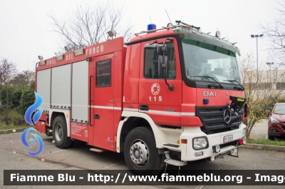 Mercedes-Benz Actros 1832 II serie
Vigili del Fuoco
Comando Provinciale di Bologna
AutoPompaSerbatoio bimodale (strada-rotaia)
Allestimento Bai
VF 24124
Parole chiave: Mercedes_Benz Actros 1832_IIserie Vigili_del_Fuoco Comando_provinciale_Bologna VF_24124