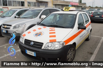 Fiat Punto III serie
Associazione Volontari Primo Soccorso
"Orsa Maggiore" - Vallarsa (TN)

Parole chiave: Fiat Punto_IIIserie Associazione_Volontari_Primo_Soccorso_Orsa_Maggiore_Villarsa