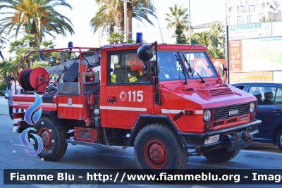 Iveco VM90
Vigili del Fuoco
Comando Provinciale di Lucca
Distaccamento di Viareggio (LU)
VF 18097
Parole chiave: Iveco VM90 VF18097