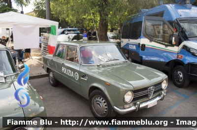 Alfa Romeo Giulia Super 1.6
Polizia di Stato
Squadra Volante
POLIZIA 33033
Parole chiave: Alfa Romeo_Giulia_Super_1_6 Polizia_di_stato POLIZIA_33033