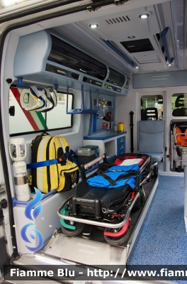 Fiat Ducato X290
Società di Mutuo Soccorso Croce Azzurra Pontassieve (FI)
Allestita Mariani Fratelli
Particolare Vano Sanitario
Parole chiave: Fiat Ducato_X290 Società_Mutuo_Soccorso_Croce_Azzurra_Pontassieve