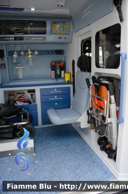 Fiat Ducato X290
Società di Mutuo Soccorso Croce Azzurra Pontassieve (FI)
Allestita Mariani Fratelli
Particolare Vano Sanitario
Parole chiave: Fiat Ducato_X290 Società_Mutuo_Soccorso_Croce_Azzurra_Pontassieve