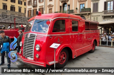 Fiat 626N
Vigili del Fuoco
Museo Storico dei Vigili del Fuoco di Mantova
AutoPompaSerbatoio storica allestimento Bergomi
VF 475
Parole chiave: Fiat_626N Vigili_del_Fuoco Museo_Storico_Mantova VF_475