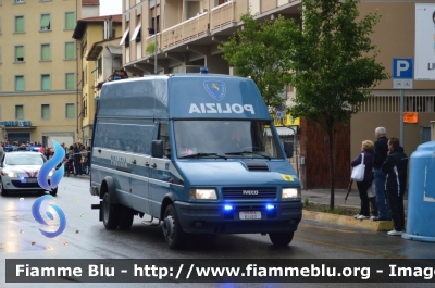 Iveco Daily II serie
Polizia di Stato
Polizia Stradale
POLIZIA B2460
In scorta al Giro d'Italia 2013
Parole chiave: Iveco Daily_IIserie POLIZIAB2460 Giro_Italia_2013