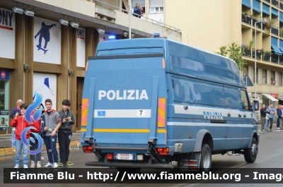 Iveco Daily II serie
Polizia di Stato
Polizia Stradale
POLIZIA B2460
In scorta al Giro d'Italia 2013
Parole chiave: Iveco Daily_IIserie POLIZIAB2460 Giro_Italia_2013