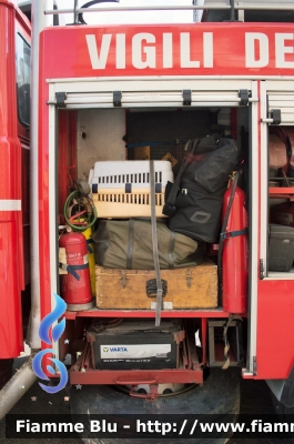 Iveco 190-26 
Vigili del Fuoco
Comando Provinciale di Firenze
Distaccamento Volontario di Calenzano
AutoPompa Serbatoio allestimento Baribbi
Particolare Primo Vano Laterale Sinistro
VF 16542
Parole chiave: Iveco 190_26 Vigili_del_Fuoco Comando_Provinciale_Firenze VF_16542