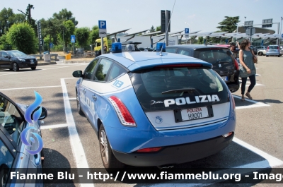 Lancia Nuova Delta
Polizia di Stato
Reparto Prevenzione Crimine
Allestita NCT 
Decorazione Grafica Artlantis
POLIZIA H9001
Parole chiave: Lanci Nuova_Delta Polizia_di_Stato POLIZIA_H9001