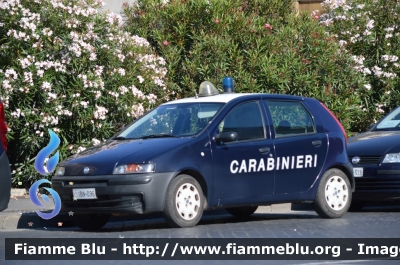 Fiat Punto II serie
Carabinieri
Polizia Militare presso Aeronautica Militare
AM BN 096
Parole chiave: Fiat_Punto_II_serie_Carabinieri_AM_BN_096_Festa_della_Repubblica_2014