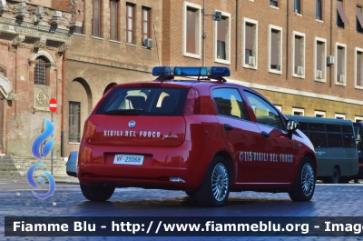 Fiat Grande Punto
Vigili del Fuoco
Comando Provinciale di Roma
VF 25068
Parole chiave: Fiat_Grande_Punto_VF_25068_Vigili_del_Fuoco_Festa_della_Repubblica_2014