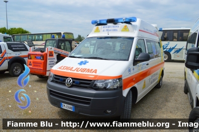 Volkswagen Transporter T5 restyle
Misericordia Pracchia (PT)
Allestita Mariani Fratelli
Parole chiave: Volkswagen Transporter_T5_restyle Ambulanza Meeting_Misericordie_2013