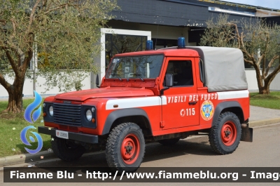 Land Rover Defender 90
Vigili del Fuoco
Comando Provinciale di Pisa
Nucleo NBCR
VF 23899

Emergenza Maltempo Stabbia (FI)
Parole chiave: Land_Rover_Defender_90_VDF_Provinciale_Pisa_VF_23899_Emergenza_Maltempo_Stabbia