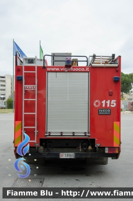 Iveco EuroFire 150E27 I serie
Vigili del Fuoco
Comando Provinciale di Grosseto
AutoPompa Serbatoio allestimento Iveco Magirus
VF 18965
Parole chiave: Iveco EuroFire_150E27_Iserie VF18965