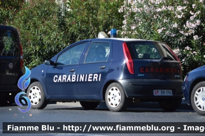 Fiat Punto II serie
Carabinieri
Polizia Militare presso Aeronautica Militare
AM BN 096
Parole chiave: Fiat_Punto_II_serie_Carabinieri_AM_BN_096_Festa_della_Repubblica_2014