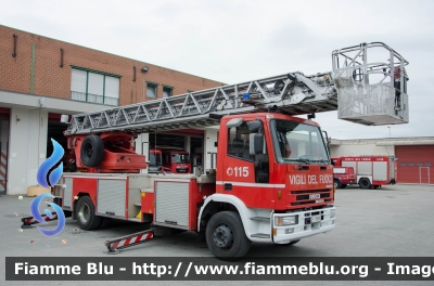 Iveco EuroFire 150E27 I serie
Vigili del Fuoco
Comando Provinciale di Firenze
AutoScala da 27 metri allestimento Iveco-Magirus
VF 18699
Parole chiave: Iveco EuroFire_150E27_Iserie VF18699