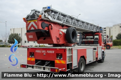 Iveco EuroFire 150E27 I serie
Vigili del Fuoco
Comando Provinciale di Firenze
AutoScala da 27 metri allestimento Iveco-Magirus
VF 18699
Parole chiave: Iveco EuroFire_150E27_Iserie VF18699