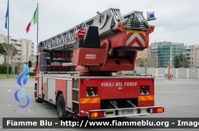 Iveco EuroFire 150E27 I serie
Vigili del Fuoco
Comando Provinciale di Firenze
AutoScala da 27 metri allestimento Iveco-Magirus
VF 18699
Parole chiave: Iveco EuroFire_150E27_Iserie VF18699