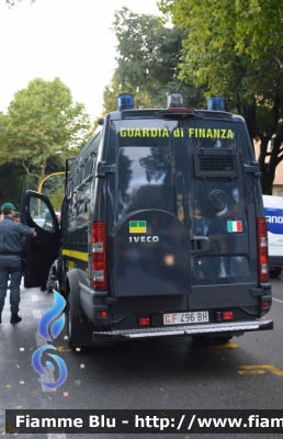 Iveco Daily V serie
Guardia di Finanza
Automezzo Blindato per Ordine Pubblico
Allestimento Sperotto
GdiF 496 BH

In servizio ai Mondiali di Ciclismo 2013
Parole chiave: Iveco_Daily_V_serie_Guardia_di_Finanza_GdiF_496_BH_Mondiali_Ciclismo_2013