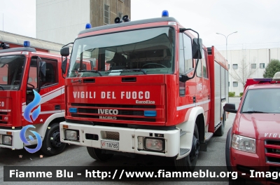 Iveco EuroFire 150E27 I serie
Vigili del Fuoco
Comando Provinciale di Grosseto
AutoPompa Serbatoio allestimento Iveco Magirus
VF 18785
Parole chiave: Iveco EuroFire_150E27_Iserie VF18785