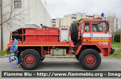 Iveco 80-16
Vigili del Fuoco
Comando Provinciale di Grosseto
Allestimento Baribbi
VF 15995
Parole chiave: Iveco 80_16 VF15995